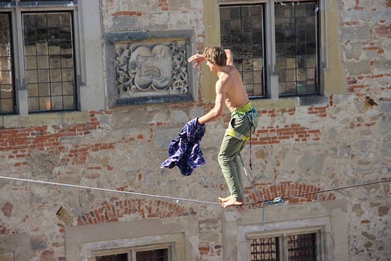 Na Kosti se konal 7. ročník festivalu slacklinistů.