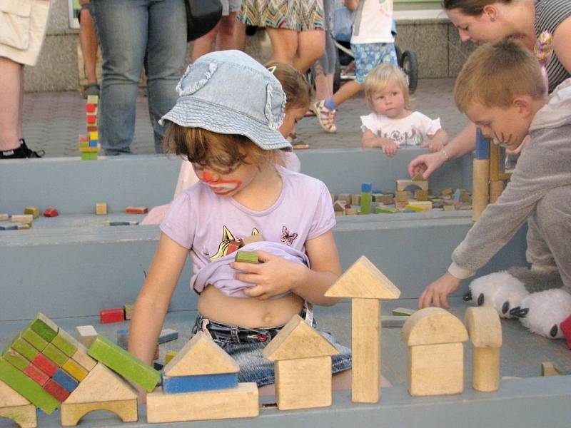 Ze zahájení jičínského pohádkového festivalu.