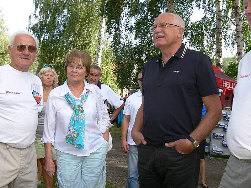 Prezident Václav Klaus ve volejbalové Dřevěnici.