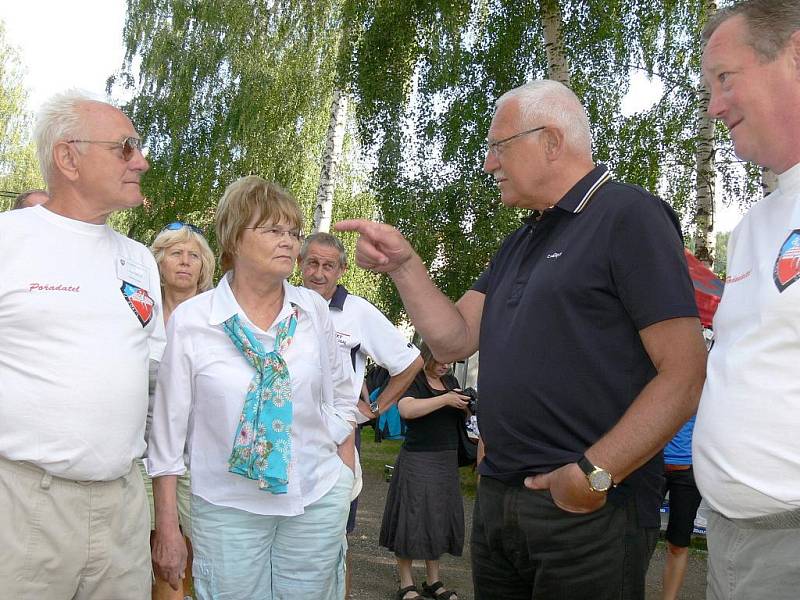 Prezident Václav Klaus ve volejbalové Dřevěnici.