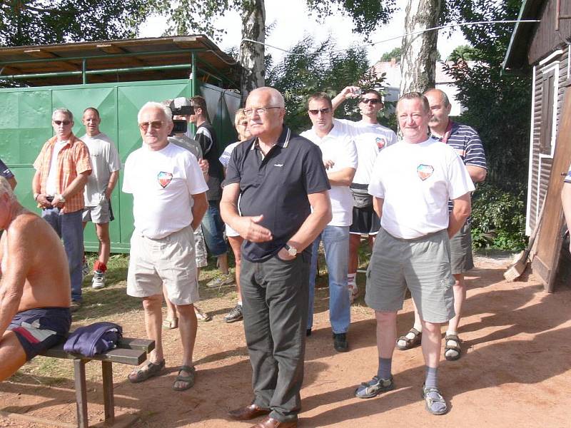 Prezident Václav Klaus ve volejbalové Dřevěnici.