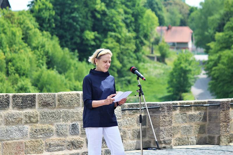 Hraběnka Michelle přednesla děkovný proslov v češtině.