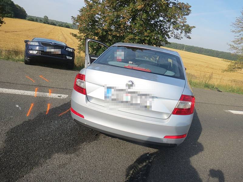 Dopravní nehoda u Kamenice se naštěstí obešla bez zranění. Škodu na vozidlech policisté vyčíslili na více než čtvrt milionu korun.