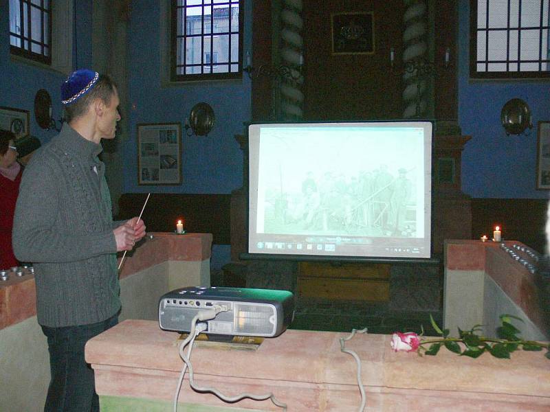 Vzpomínka na židovské spoluobčany v jičínské synagoze.