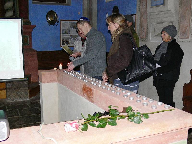 Vzpomínka na židovské spoluobčany v jičínské synagoze.