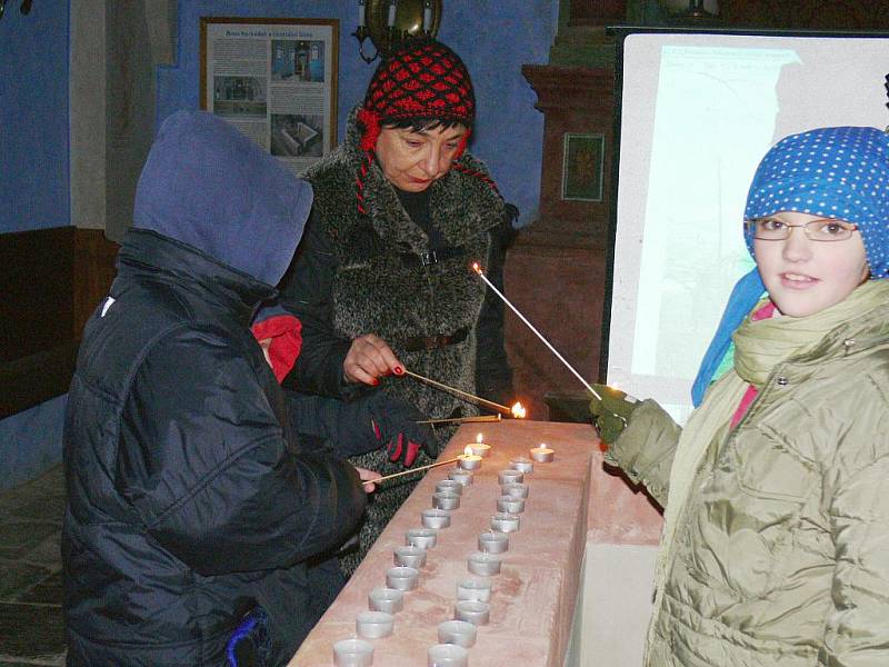 Vzpomínka na židovské spoluobčany v jičínské synagoze.