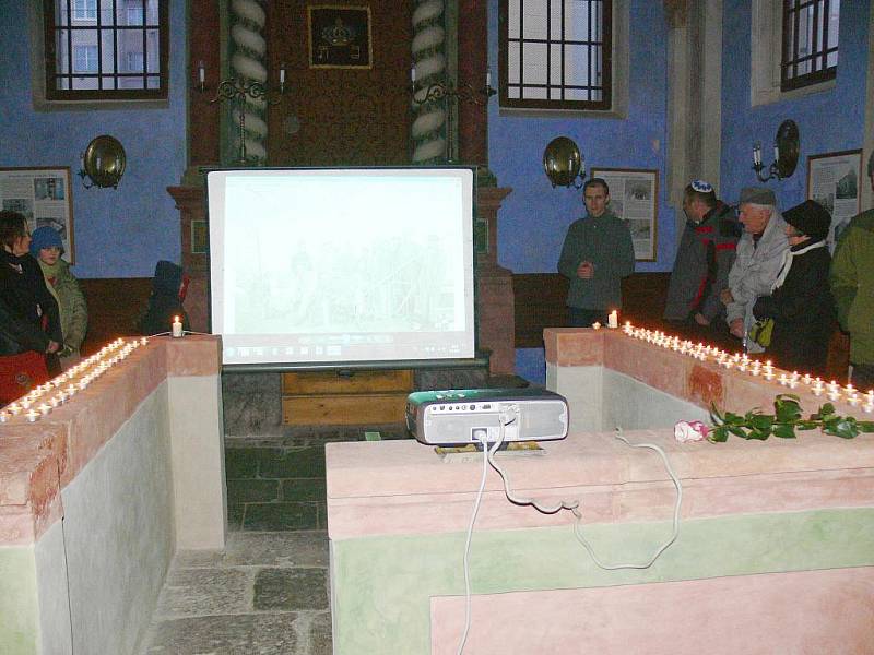 Vzpomínka na židovské spoluobčany v jičínské synagoze.