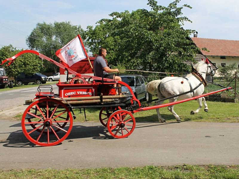 Ze soutěže koňských stříkaček ve Vrbici.