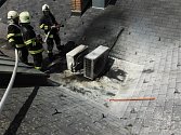 Požár klimatizace na střeše v Hořicích.