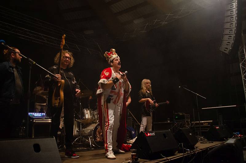 Líbil se vám dva roky očekávaný koncert průkopníků britského glam rocku?