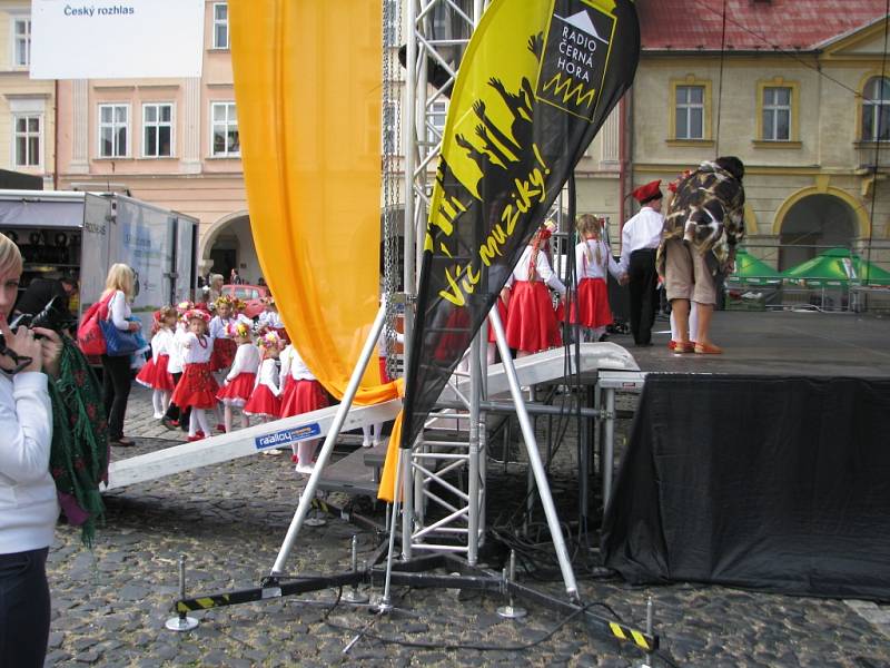 Polský folklorní soubor Malá Swidnica.