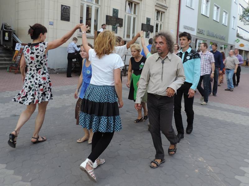 Moderní country tance v centru Jičína - setkání XXI. Řáholecký ryneček.