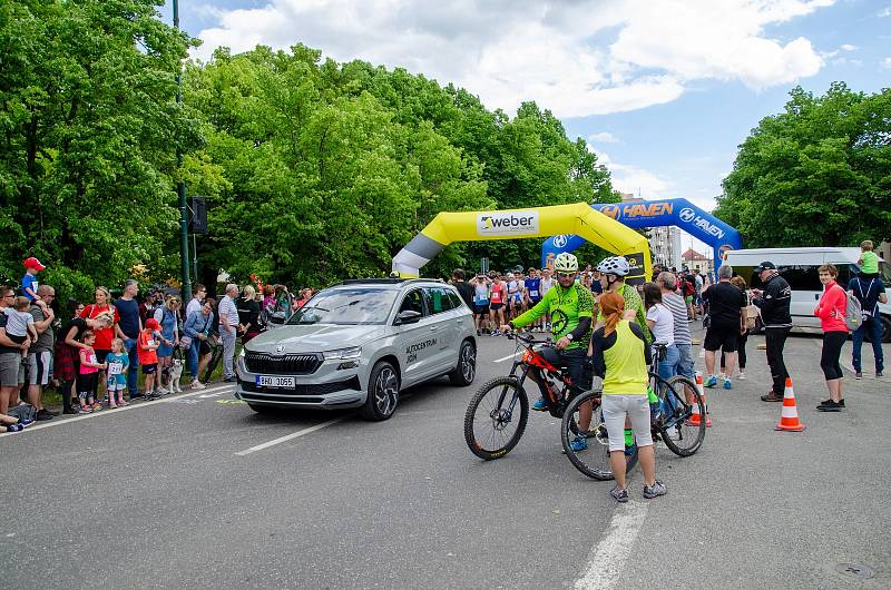 8. ročník závodu WEBER City Run Jičín odstartoval v sobotu 21. května odpoledne. Trasy 5 a 10 kilometrů vedly historickým centrem města, dále pak Lipovou alejí a okolo rybníka Kníže zpět.