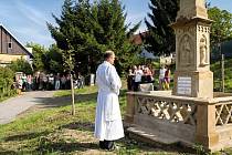 Svěcení sochy v Nemyčevsi.