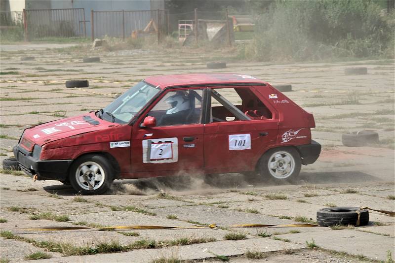 Poprvé od roku 2017 se Babákovi rozhodli uspořádat Rally v Nemyčevsi. Zúčastnit se mohl každý s autem a platným řidičákem.