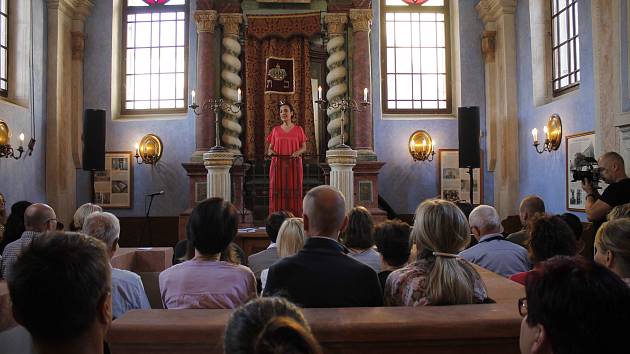 Izraelská zpěvačka Victorie Hanna vystoupila v jičínské synagoze.