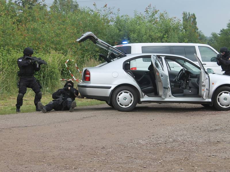 Ukázka zásahu Vězeňské služby.