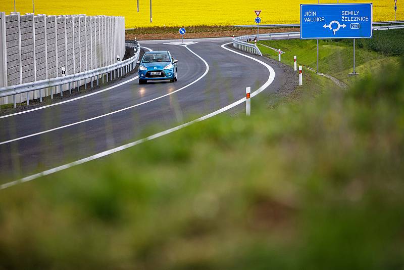 Severovýchodní část obchvatu Jičína krátce po květnovém otevření. Foto: KHK