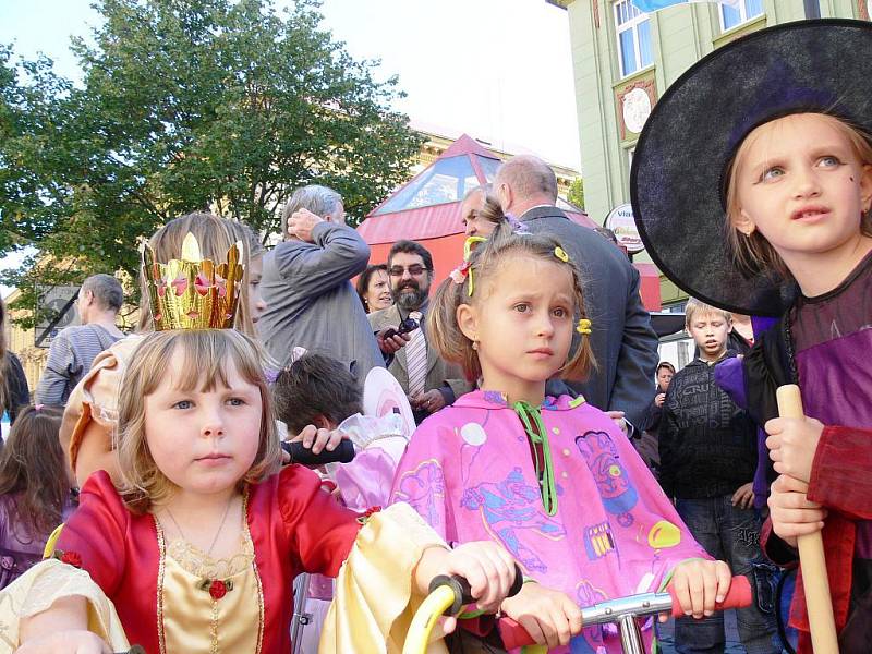 Z festivalového průvodu.