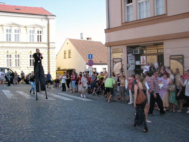 Ze zahájení jičínského pohádkového festivalu.