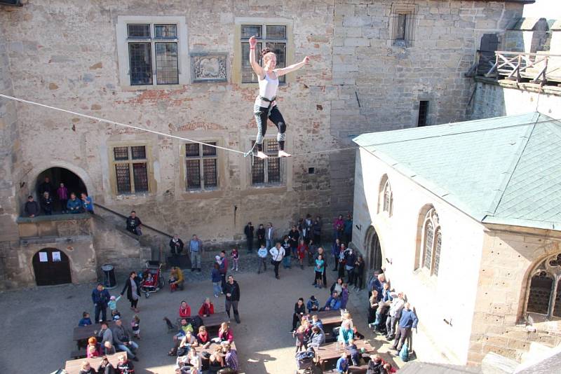 Na Kosti se konal 7. ročník festivalu slacklinistů.