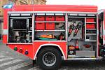 Novopačtí dobrovolní hasiči převzali nový vůz za více než šest milionů korun.