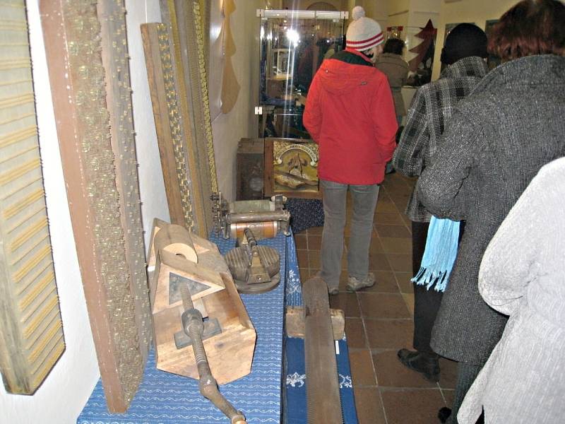 Z výstavy modrotisku a keramiky v jičínském muzeu.