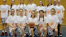 JIČÍNSKÉ basketbalové družstvo děvčat U 14.
