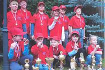 Medaile a poháry svědčí o velmi dobrých výsledcích družstva z Rybníčka, kterých dosáhlo  na soutěžích.  