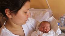 Tadeáš Bryxí je prvním miminkem šťastných rodičů Dominiky a Daniela Bryxí. Je to pěkný cvalík, narodil se 10. května v 17.05 s váhou 4050 gramů a mírou 50 cm. Žít bude v Sobotce.