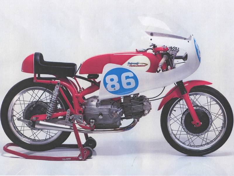 MOTOCYKL Bedřicha Plecháče značky  Aermacchi – Harley Davidson 350 – tovární prototyp rok 1963. 