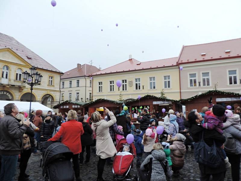 Vypouštění balónků Ježíškovi v Jičíně.