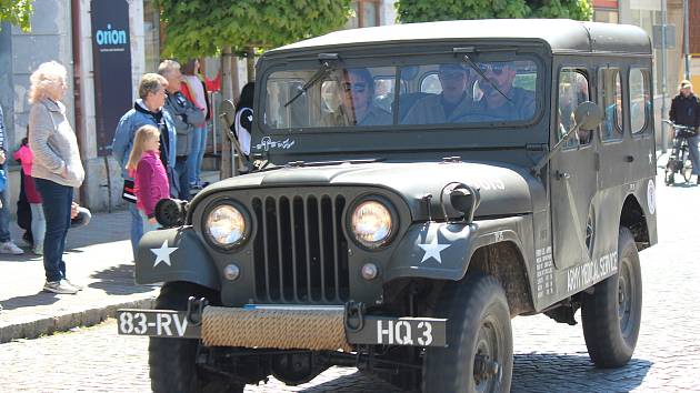 Hořice si každý rok  připomínají výročí průjezdu konvoje americké 23. průzkumné squadrony 16. obrněné divize 3. armády USA generála George Pattona. Dne 8. května 1945 vyhnala německé vojsko z Lázni Velichovek.