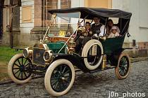 Na tradiční akci Loukotě a řemeny dorazily desítky automobilů a motocyklů s datem výroby do roku 1918.