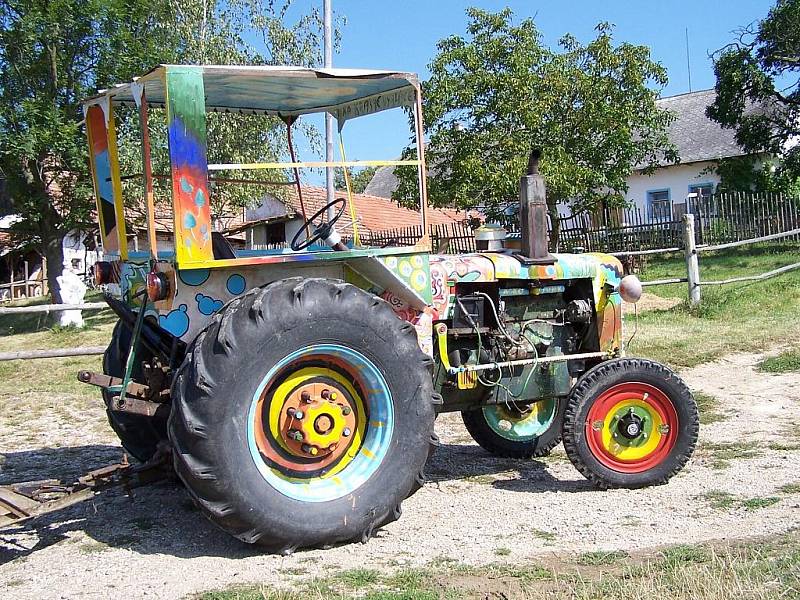 Originální traktor z farmy Stanislava Pence z Milkovic.