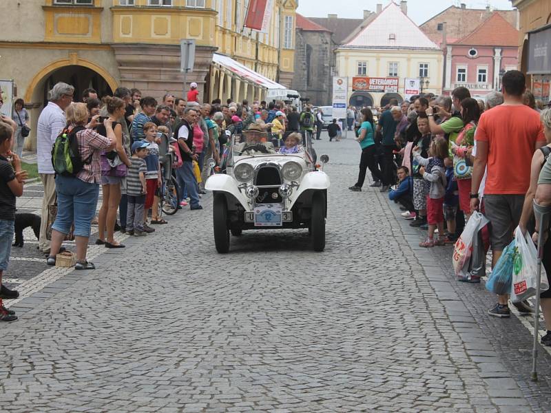 Veteránem Českým rájem - odjezd veteránů.