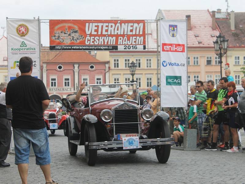 Veteránem Českým rájem - odjezd veteránů.