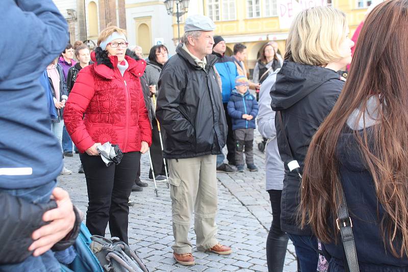 Demonstranti požadovali demisi Benešové a odchod Babiše.