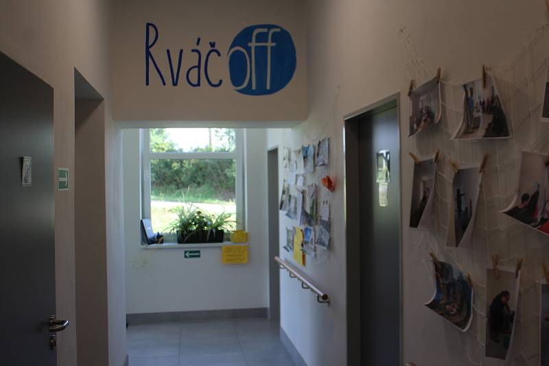 RváčOFF ve Rváčově je pobytové zařízení pro lidi s poruchou autistického spektra mezi 15 a 30 lety.