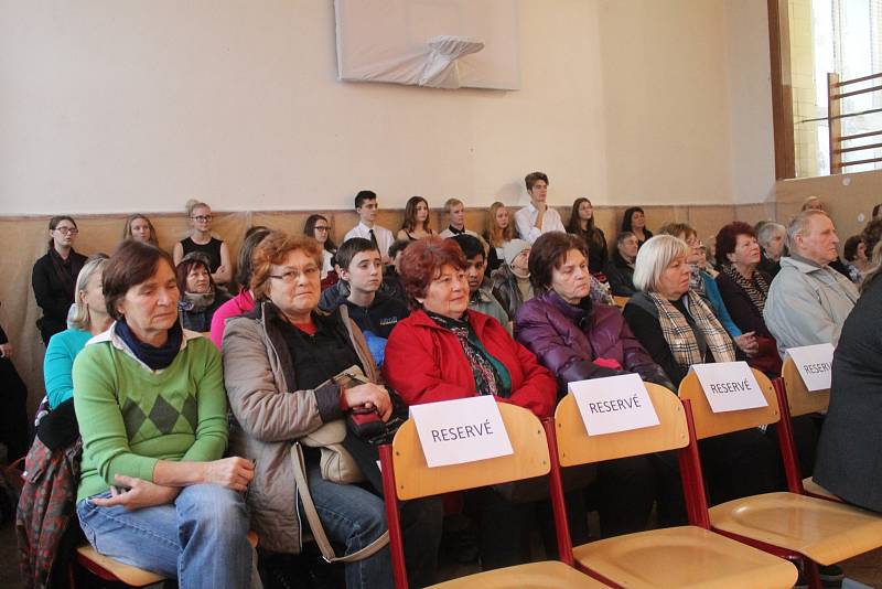 Vánoční trhy v novopacké Střední škole gastronomie a služeb.