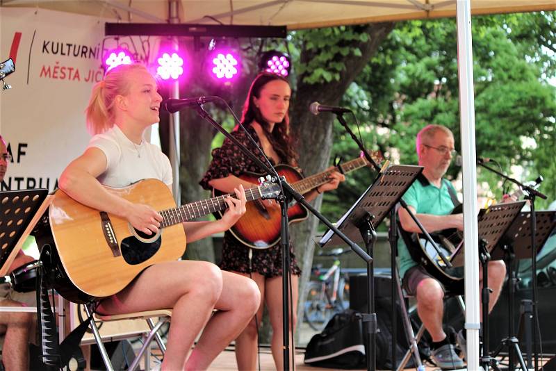 Kapela Brnkačka zahrála na notu milovníkům českého folk-rocku.