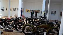 Výstava motocyklů v hořickém muzeu.