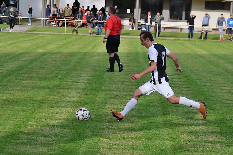 Fotbalisté Lázní Bělohradu v prvním kole Agro CS Poháru prohráli na domácím hřišti s Chlumcem nad Cidlinou B 1:2.