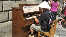 Harmonium v centru Jičína.