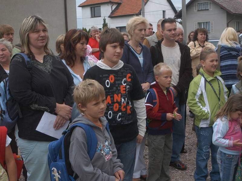 Velišská Základní školy Bodláka a Pampelišky 1. září 2007.