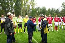 Při mistrovském utkání FC AMA Žeretice s béčkem Valdic převzal domácí jubilant „šedesátník“  Luboš Stryal čestný odznak ČSTV jako poděkování za dlouholetou neuvěřitelně výraznou stopu, kterou v tělovýchově a zejména ve fotbale, zanechal.