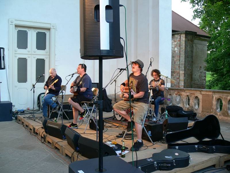 Koncert Radima Hladíka a Blue Effectu ve Valdštejnské lodžii.