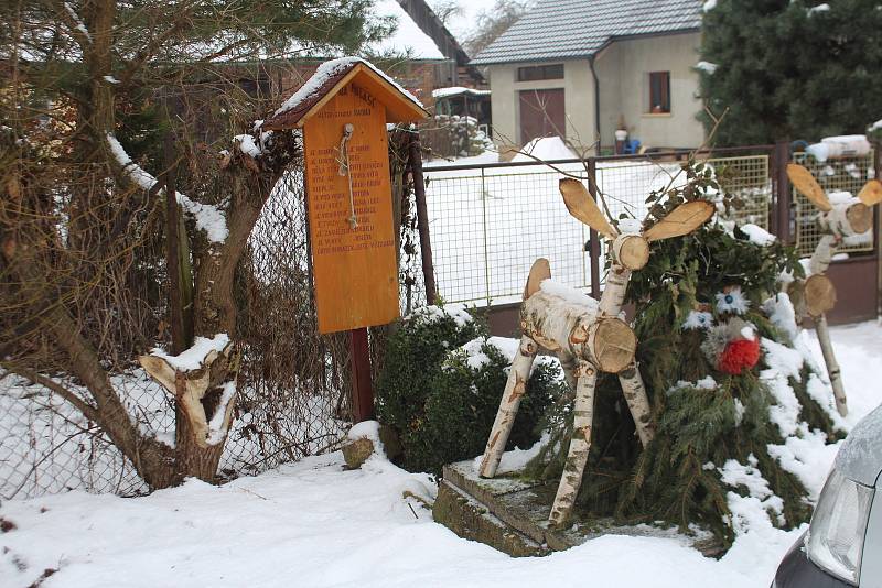 Obec Radim spravuje další tři vesnice – Tužín, Studeňany a Lháň, celkem zde žije 438 obyvatel. je zde funkční mateřská a základní škola, pošta, obchod, zdravotní středisko, sportovní hřiště s halou, hospoda.