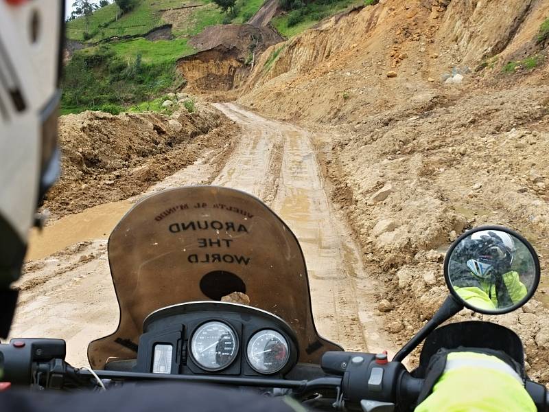 Na Bramboře (motocyklu) chtějí projet celý svět, na cestě jsou Kateřina s Fandou už rok.