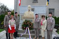 Nově odhalený pomník Masaryka ve Valdicích.